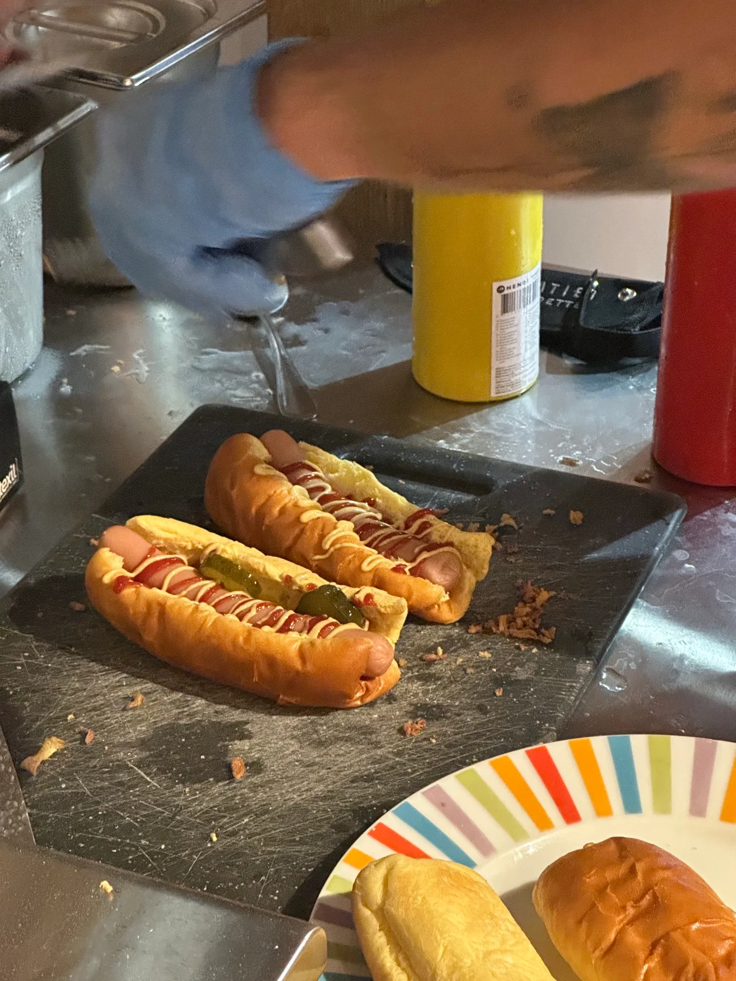 Hot-dogs du ravito, prêts à servir